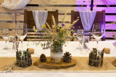 Сватбена маса в рустик стил със сухи цветя