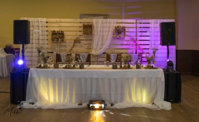 Осветление за сватбена церемония и аранжиране на маса