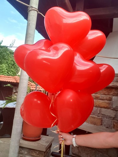 Балон с хелий сърце в червено