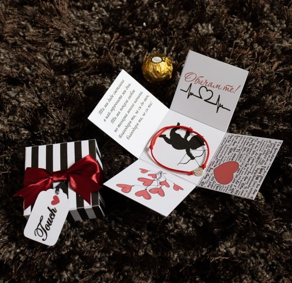 Мини експлодираща кутийка - валентинка с послание гривна и бонбон