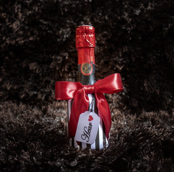 Мини бутилка със шампанско за свети Валентин